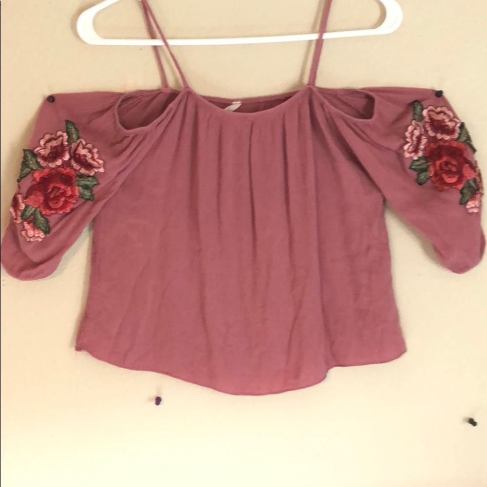 Off the shoulder tee